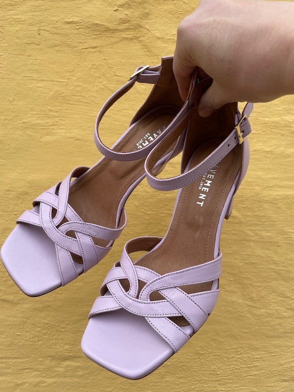 blæk Ko sælger Lilla Kira Purple sandal fra Pavement – Køb hos Frk. Magnolia